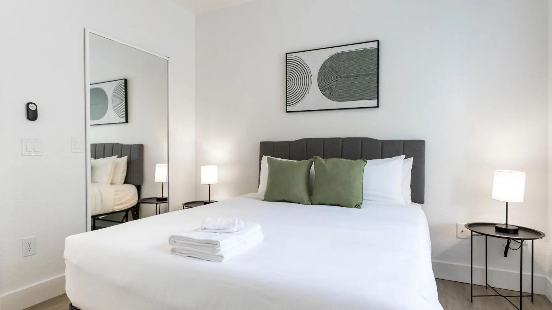 2Br Cozysuites At Kierland Commons With Pool #04 Скоттсдейл Апартаменты
